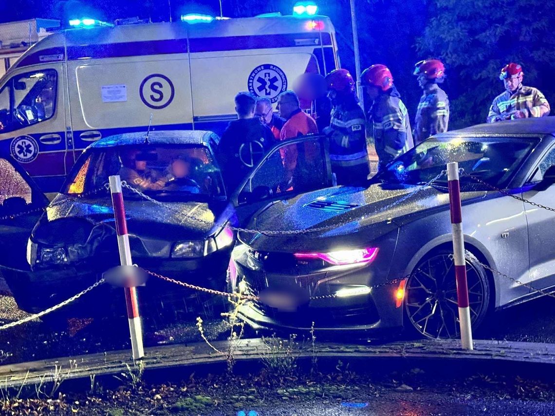 Zdarzenie drogowe na skrzyżowaniu Niepodległości i Walslebena