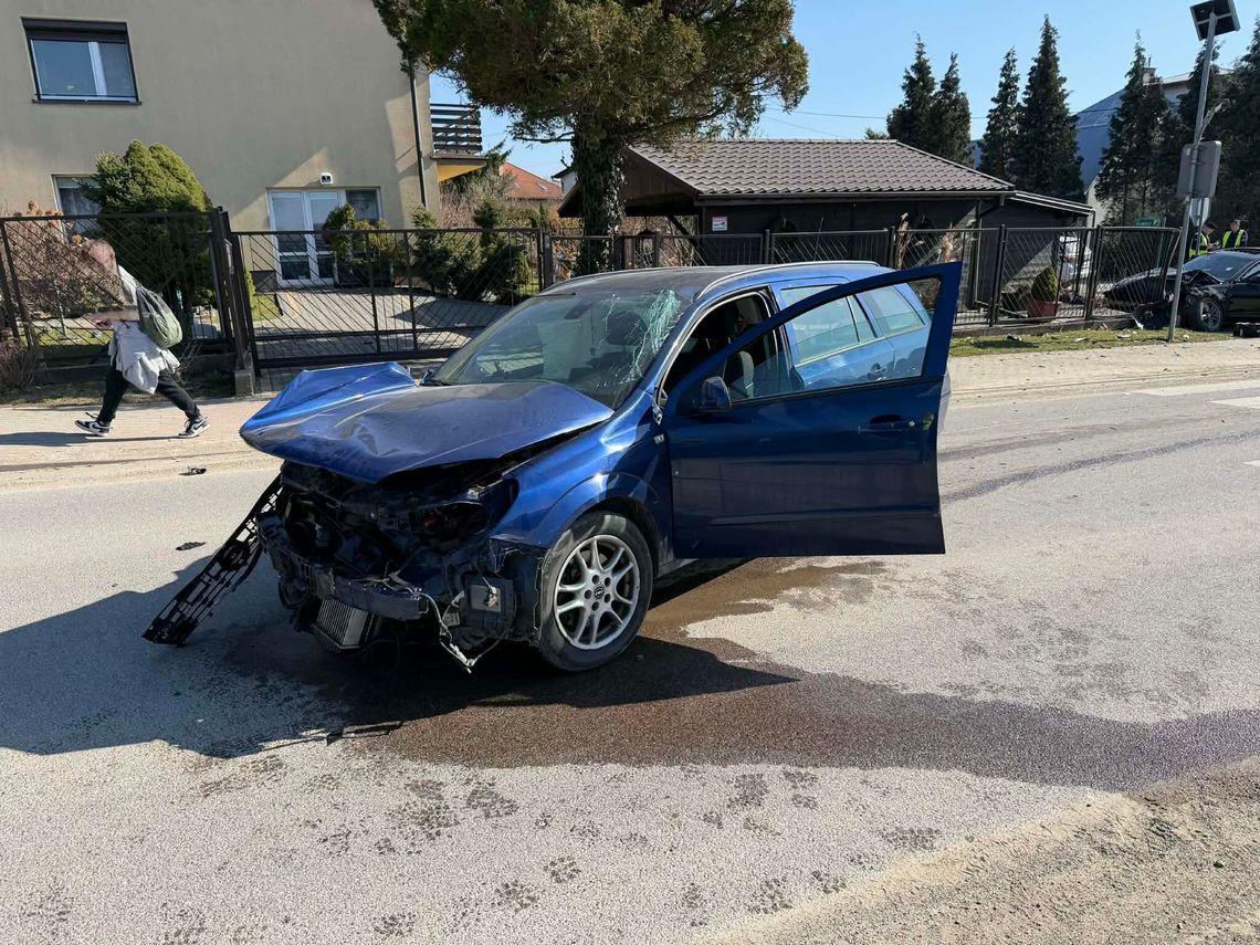 Zdarzenie drogowe w Jedliczu na skrzyżowaniu Armii Krajowej z Grabiny