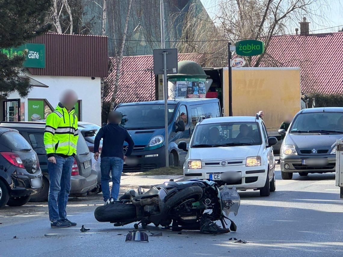 Zdarzenie drogowe z udziałem motocyklisty na Popiełuszki