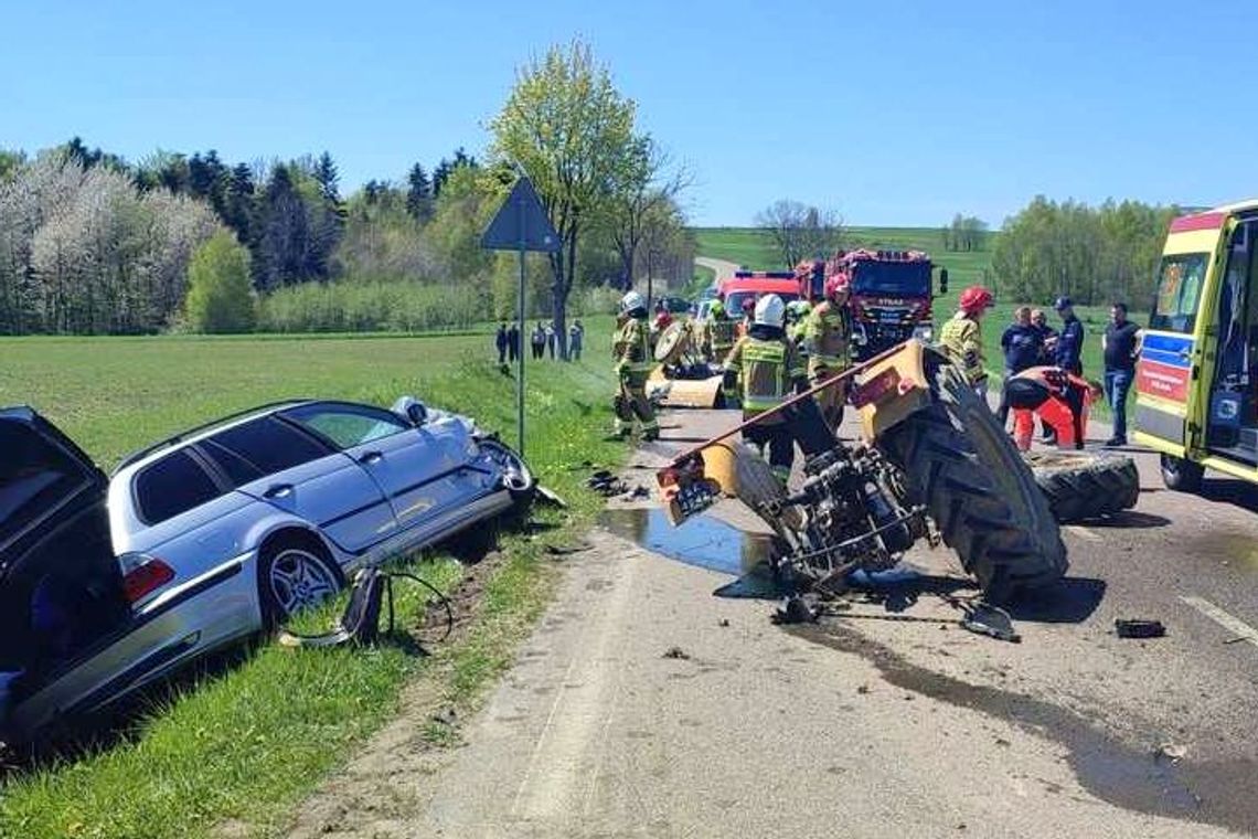 Zderzenie BMW z ciągnikiem rolniczym w Wesołej