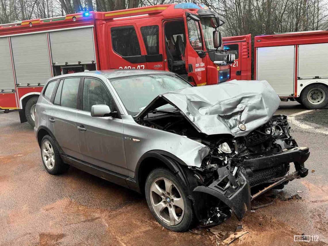 Zderzenie ciężarowego Volvo z BMW na łuku DK19 w Woli Komborskiej