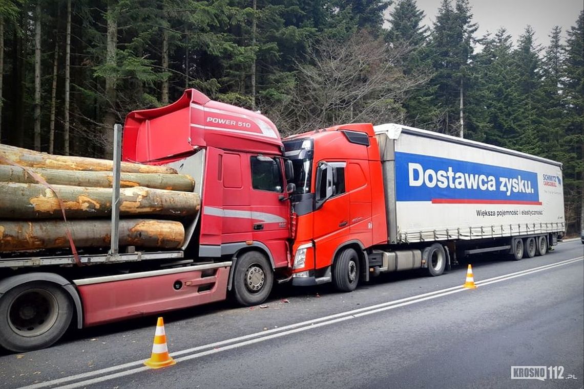 ? Zderzenie ciężarówek. Ruch wahadłowy na DK19