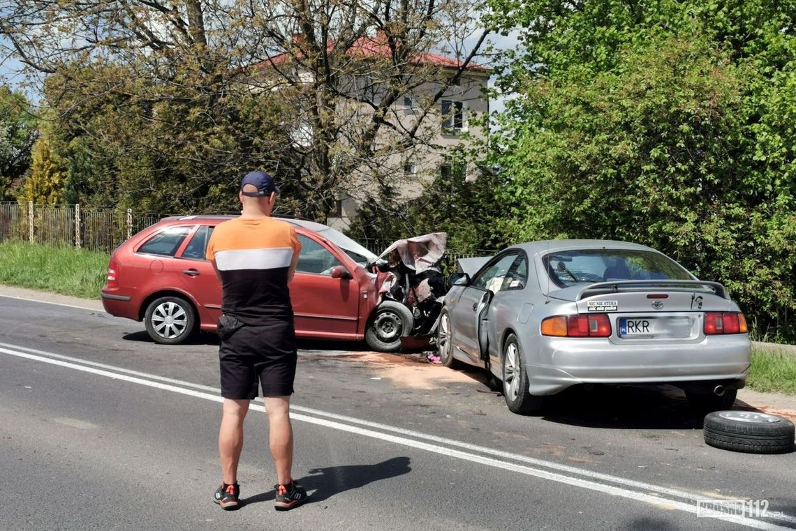 ? Zderzenie czterech samochodów na DW988. Dwie osoby ranne [AKTUALIZACJA]