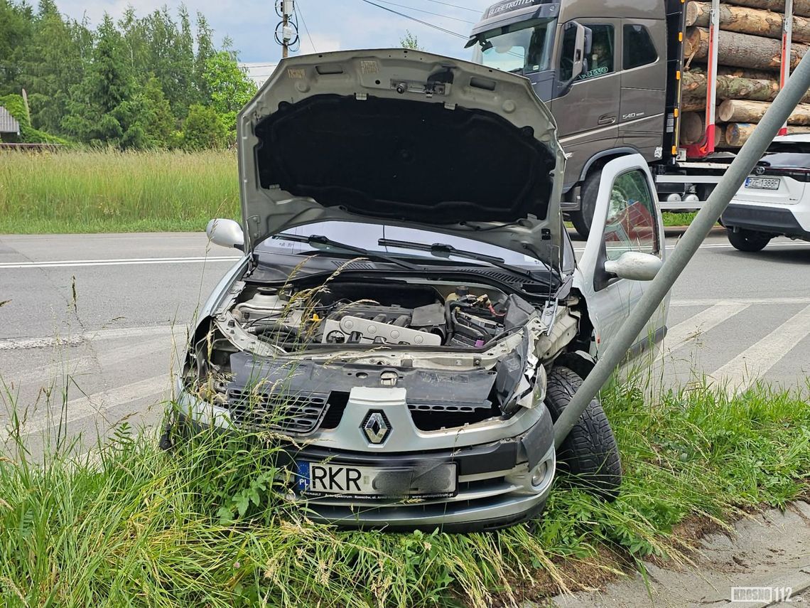 Zderzenie dostawczaka i osobówki w Klimkówce na DK28