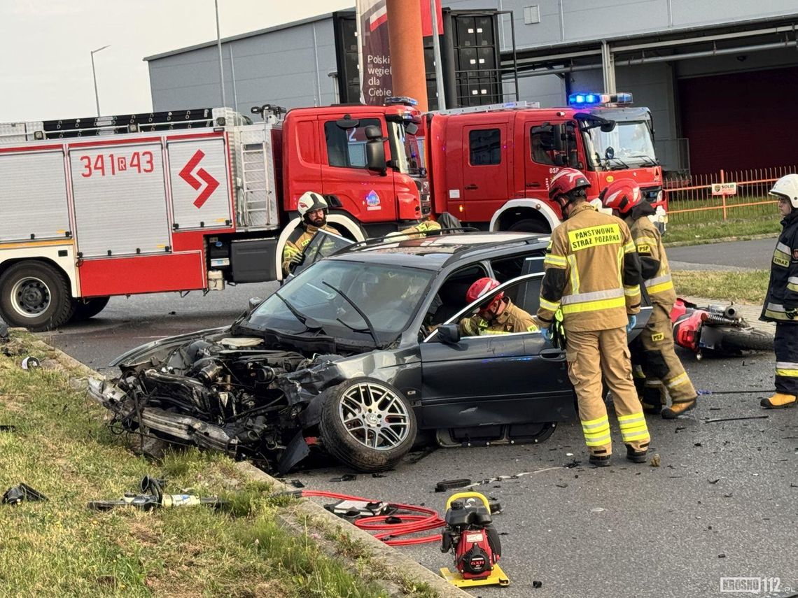 Zderzenie dwóch BMW i motocykla na Podkarpackiej