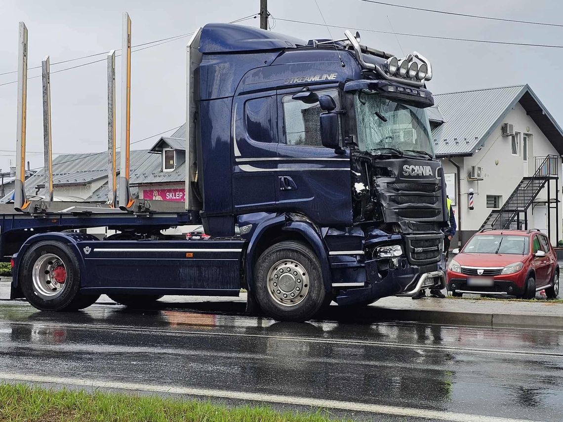 Zderzenie dwóch pojazdów na DK28 w Besku