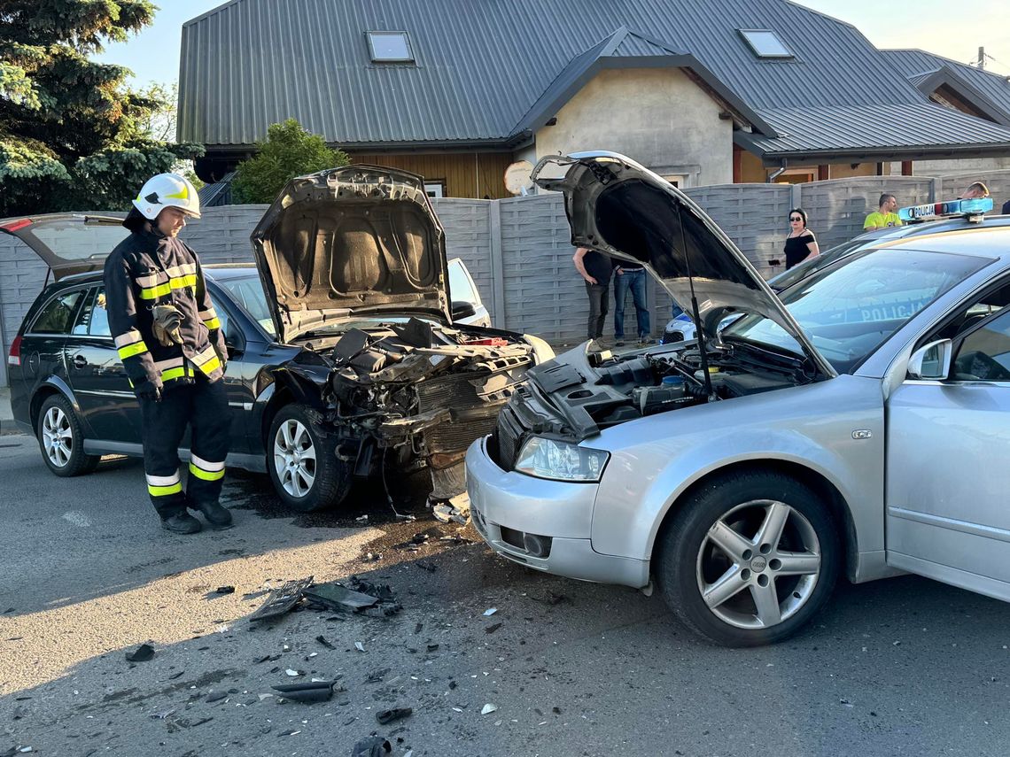 Zderzenie dwóch pojazdów na ul. Sikorskiego w Jedliczu