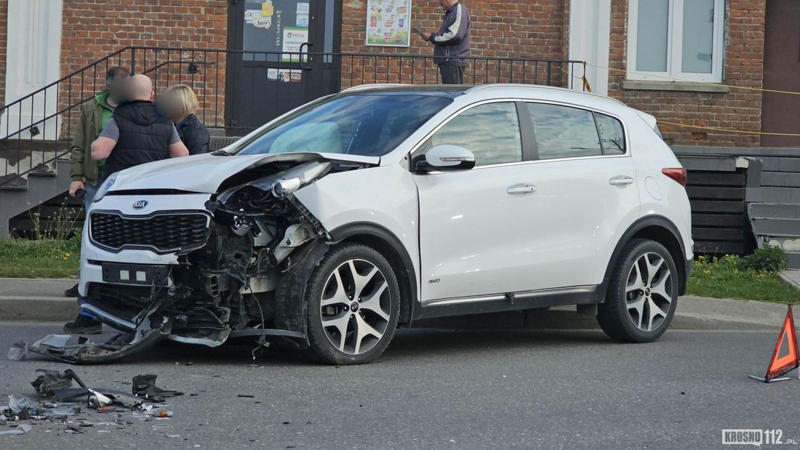 Zderzenie dwóch samochodów KIA w Trześniowie
