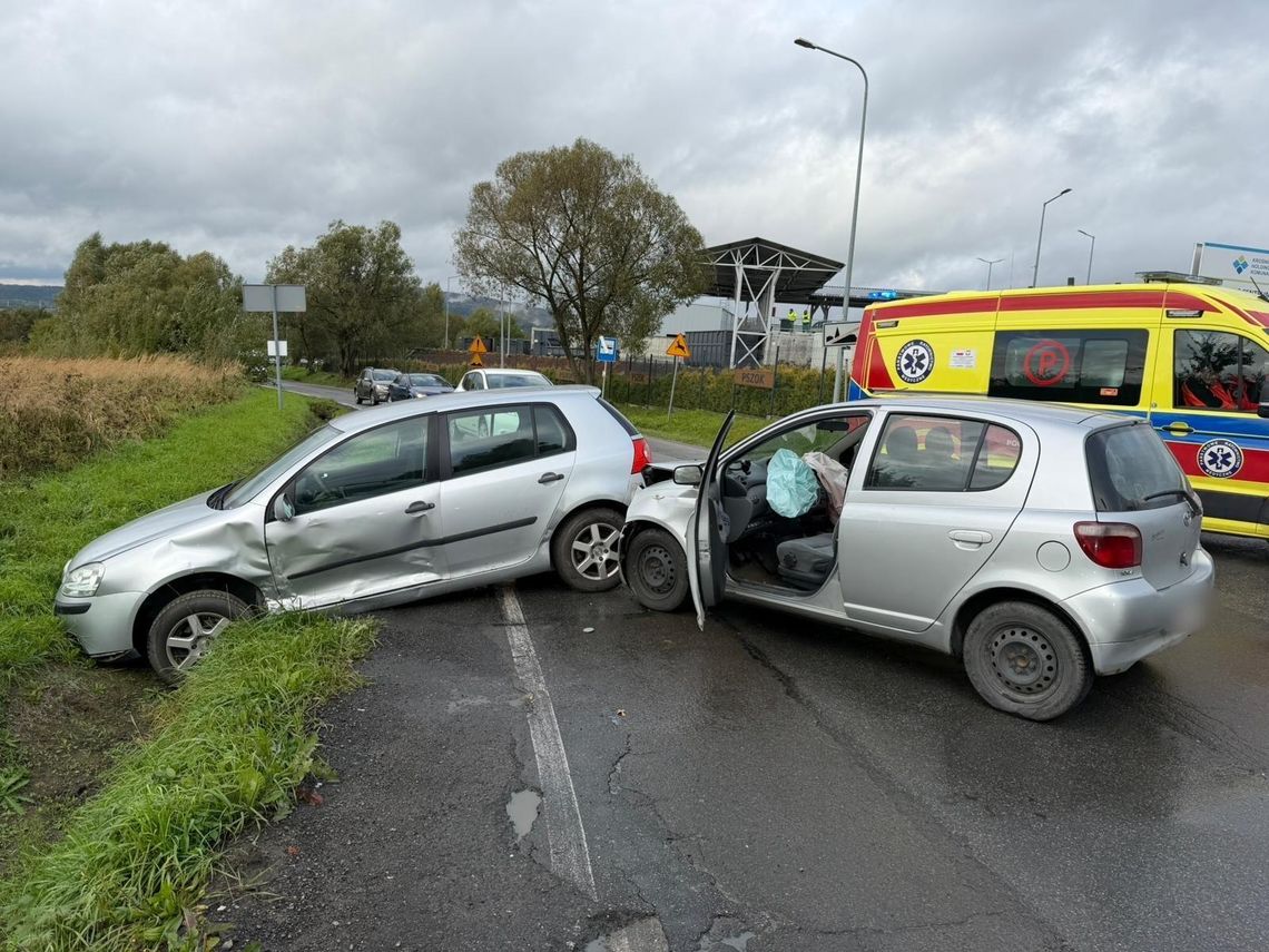 Zderzenie dwóch samochodów na Białobrzeskiej