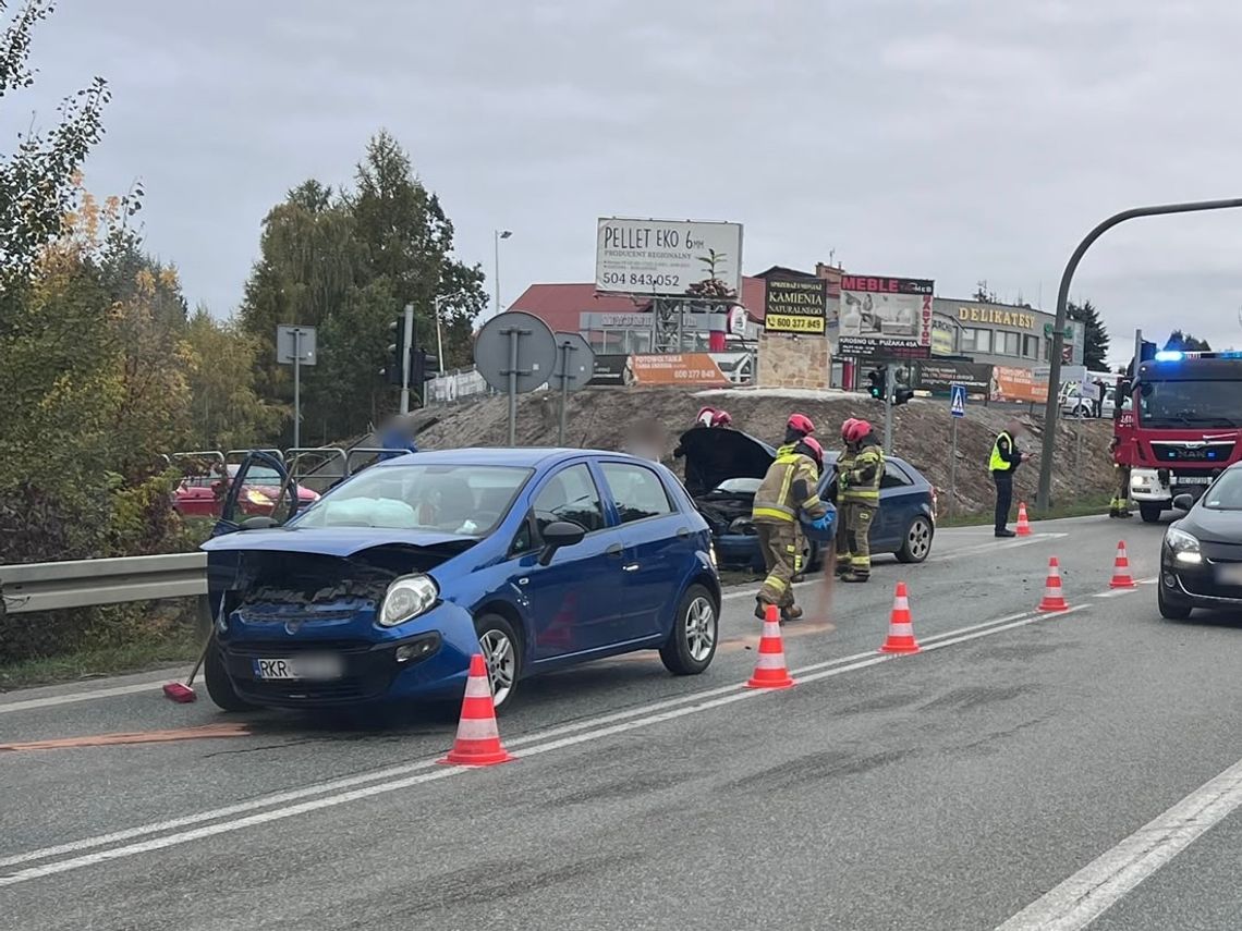 Zderzenie dwóch samochodów na Bieszczadzkiej