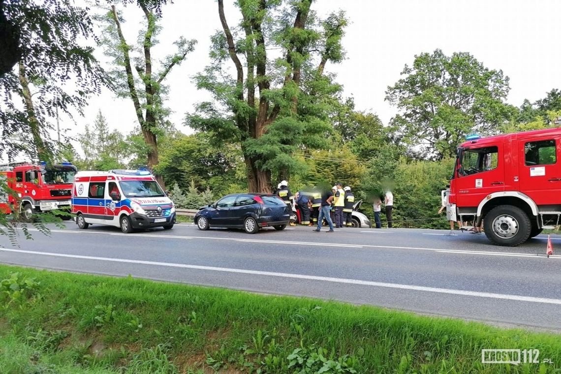 Zderzenie dwóch samochodów na DK19