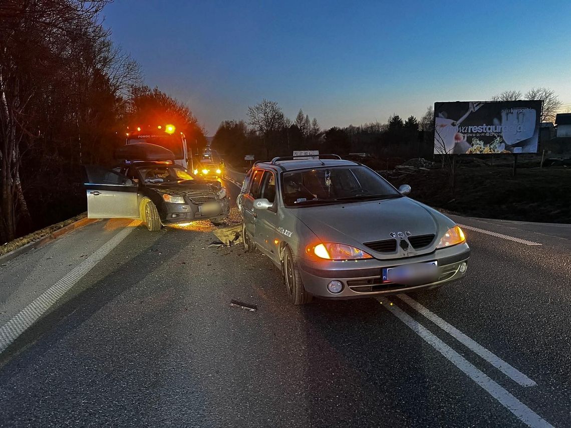 Zderzenie dwóch samochodów na DK28