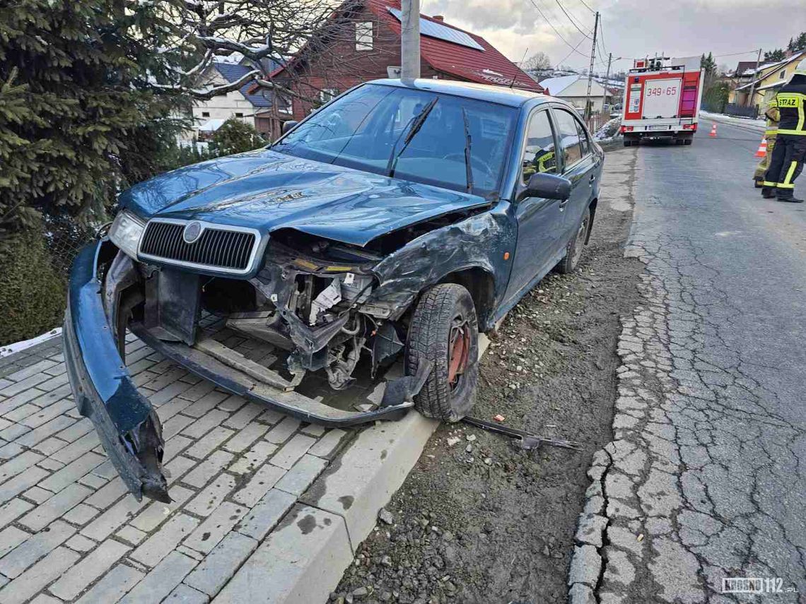 Zderzenie dwóch samochodów na drodze wojewódzkiej 897