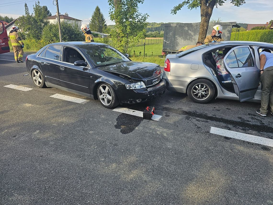 Zderzenie dwóch samochodów na DW990 w Bajdach Zderzenie dwóch samochodów na DW990 w Bajdach