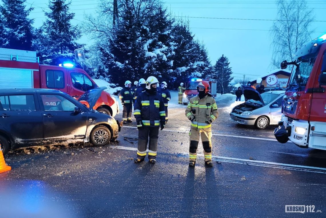 Zderzenie dwóch samochodów na granicy Jabłonicy Polskiej i Komborni