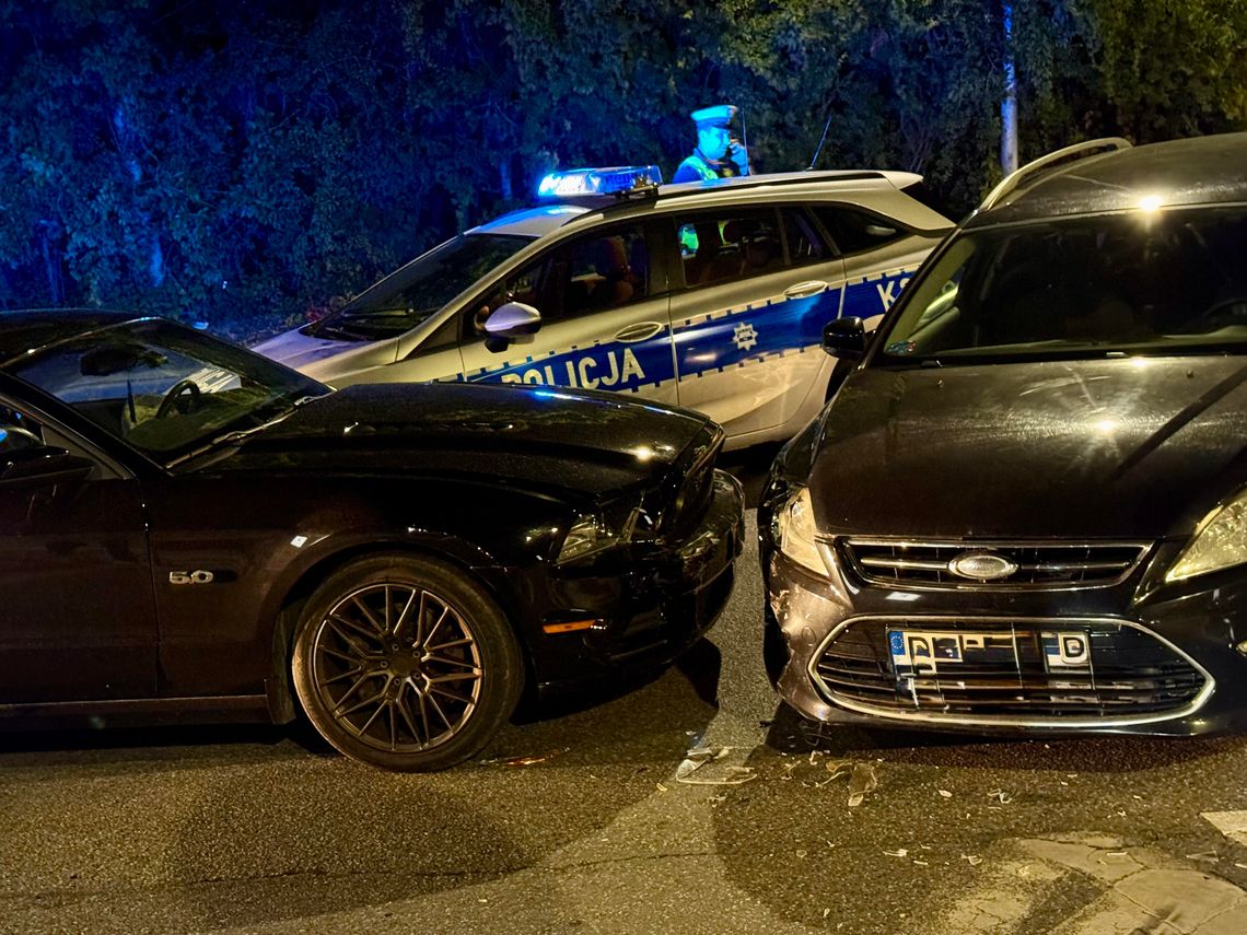 Zderzenie dwóch samochodów na Niepodległości Zderzenie dwóch samochodów na Niepodległości
