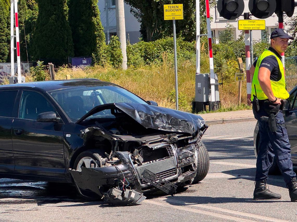 Zderzenie dwóch samochodów na skrzyżowaniu w Krośnie