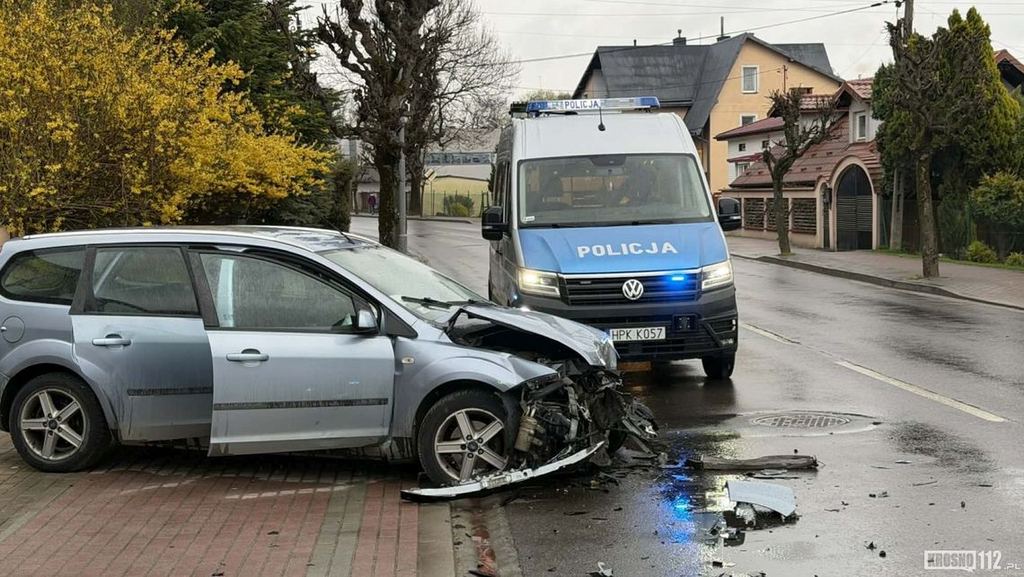 Zderzenie dwóch samochodów na Żółkiewskiego