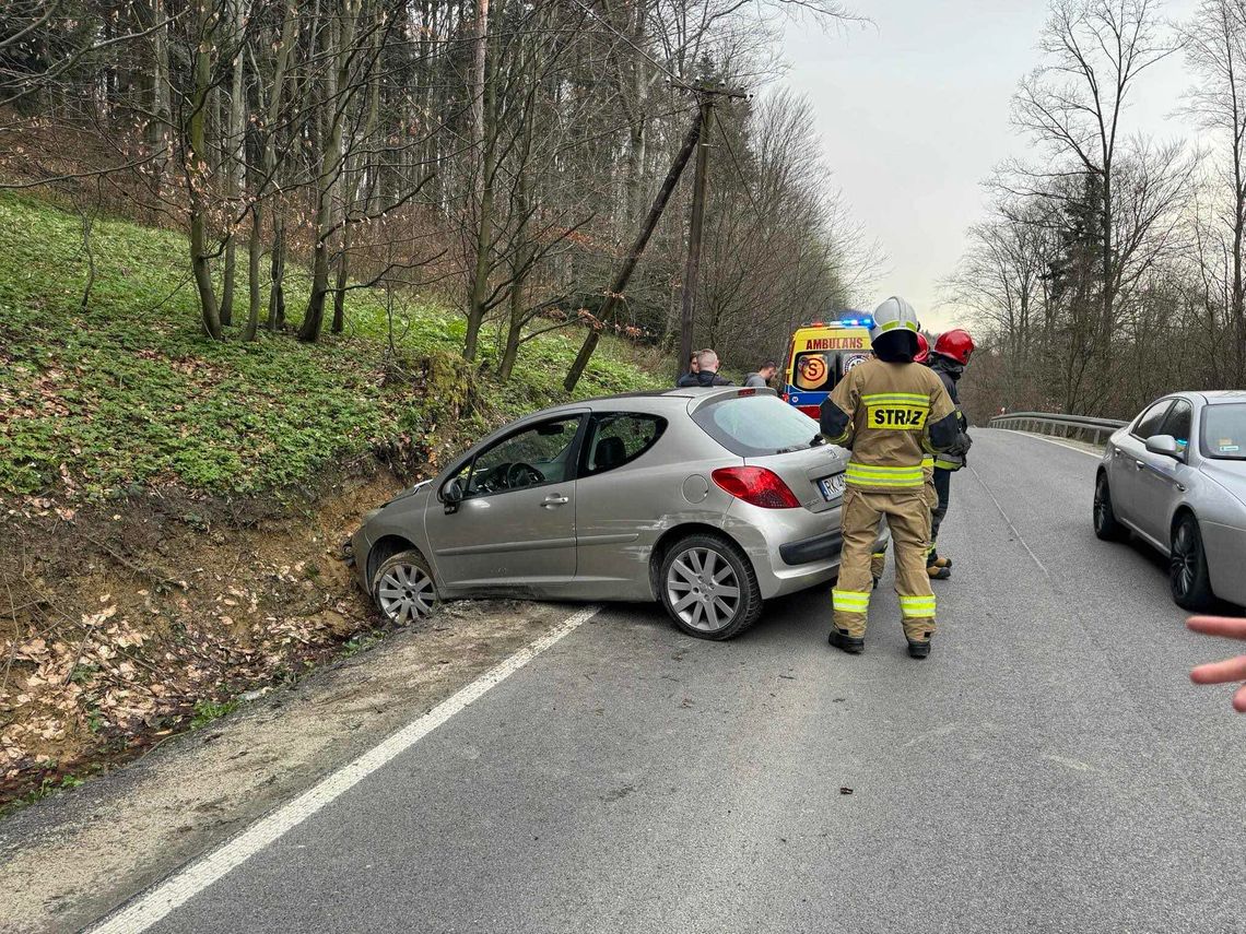 Czarnorzeki. Kompletnie pijana 28-latka spowodowała zdarzenie drogowe