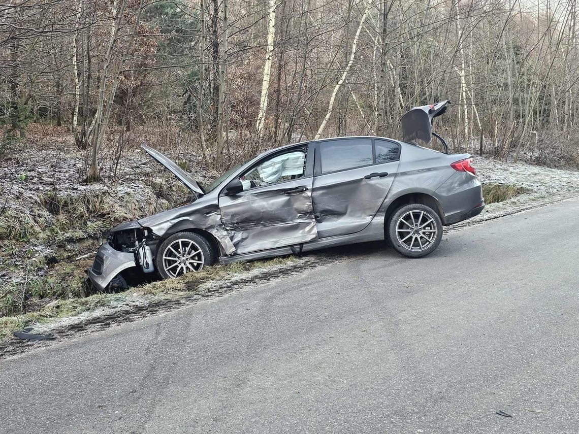 Zderzenie dwóch samochodów w Dębowcu Zderzenie dwóch samochodów w Dębowcu