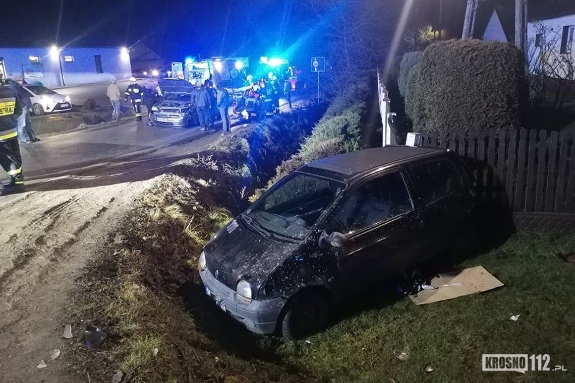 ? Zderzenie dwóch samochodów w Ustrobnej na DW990