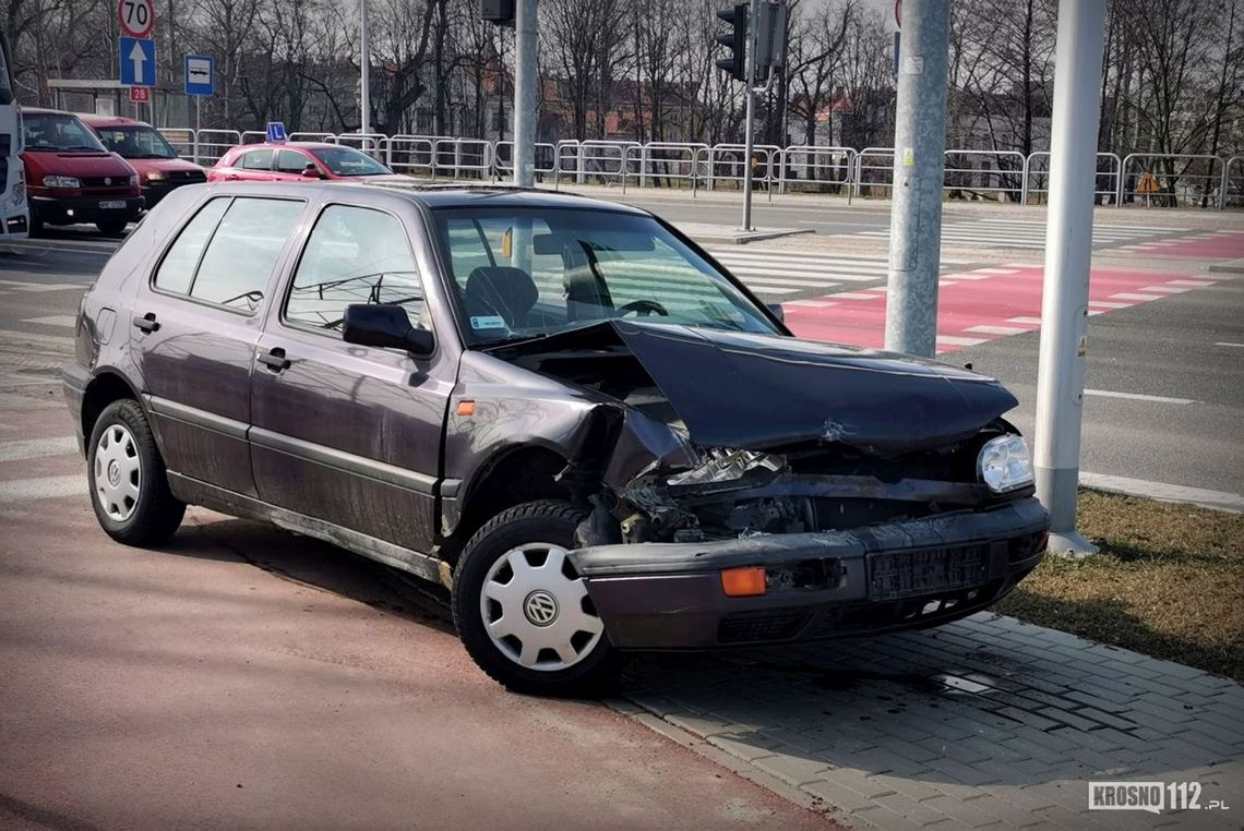 ? Zderzenie dwóch volkswagenów na DK28 w Krośnie
