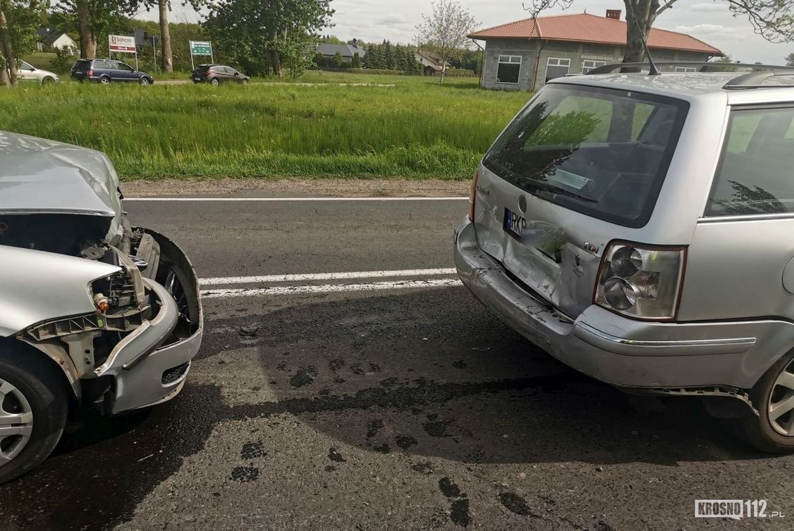 Zderzenie dwóch volkswagenów w Targowiskach na DK19
