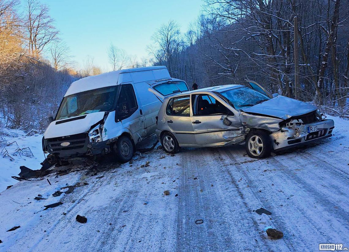 Zderzenie forda i volkswagena w Wisłoczku. Winny 20-latek