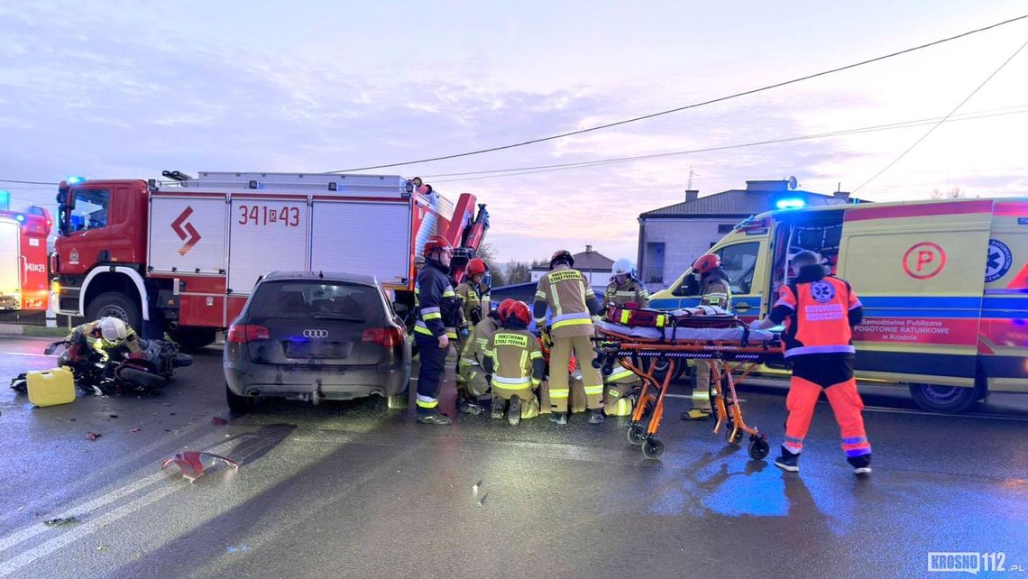 Zderzenie jednośladu z Audi na DW990 w Ustrobnej