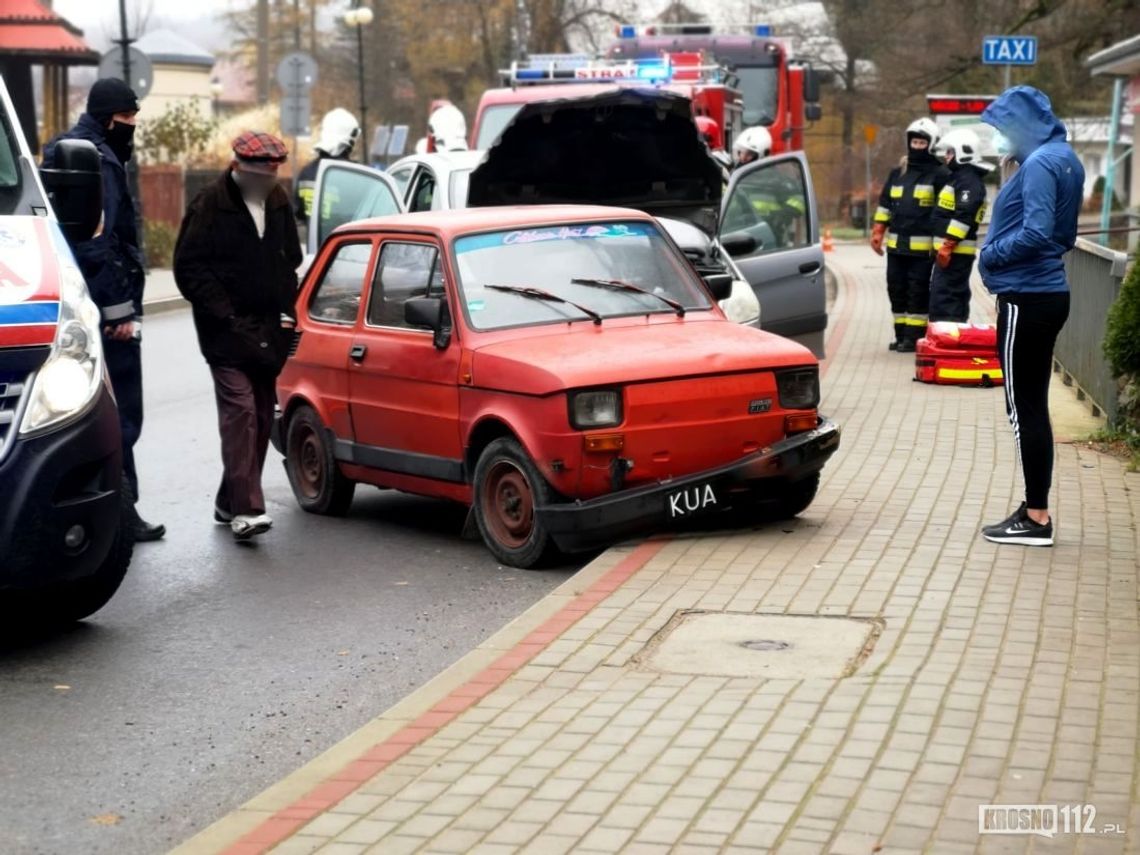 Zderzenie "Malucha" i Citroena na Słonecznej w Iwoniczu-Zdroju