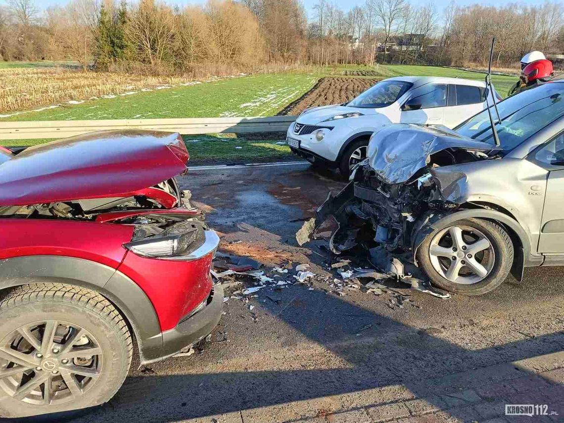 Zderzenie mazdy i suzuki na ulicy Słonecznej w Iskrzyni [AKTUALIZACJA]