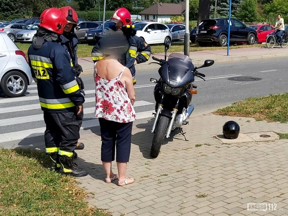 Zderzenie motocyklisty i samochodu niedaleko krośnieńskich basenów