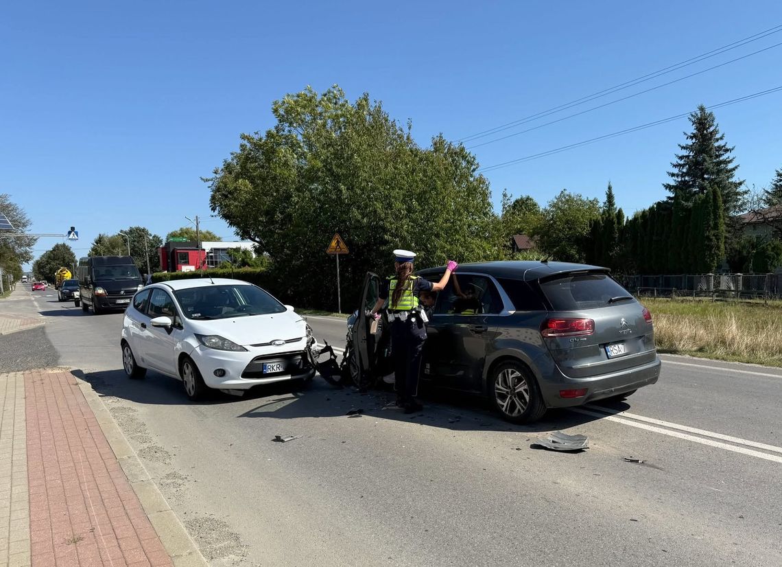 Zderzenie osobówek w Łężanach na DW864