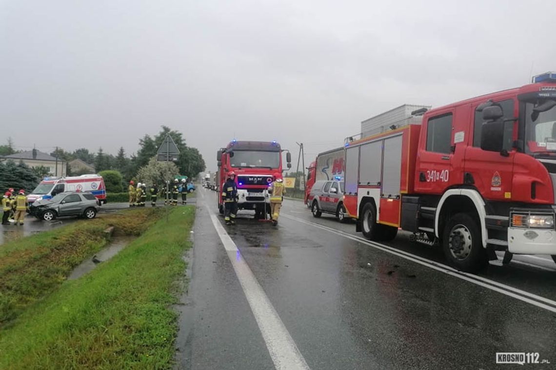 Zderzenie osobówki i ciężarówki na DK19 w Rogach