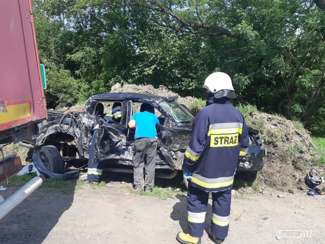 Zderzenie osobówki i ciężarówki w Tylawie na DK19