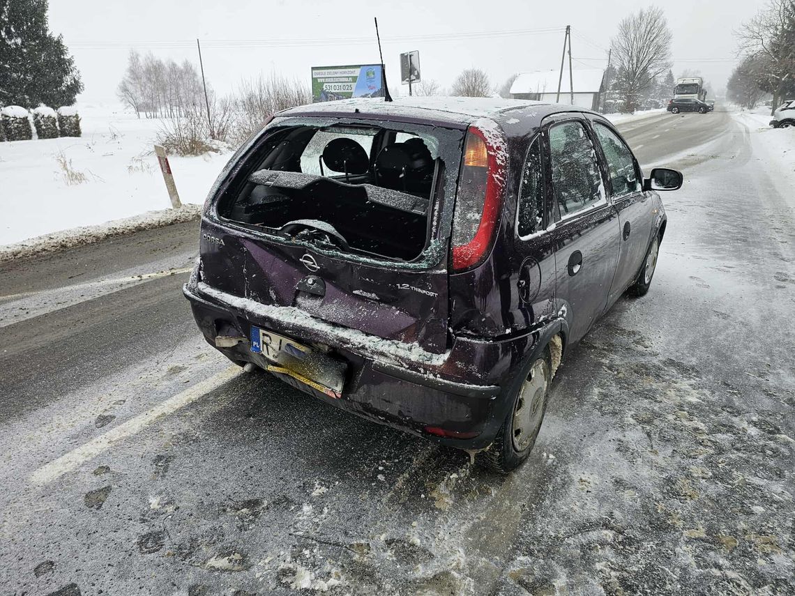 Zderzenie osobówki i dwóch ciężarówek w Moderówce