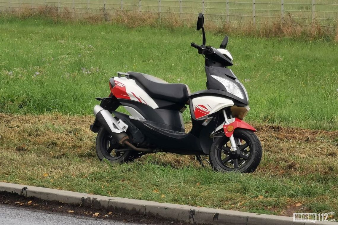 ? Zderzenie osobówki i skutera na ulicy Zręcińskiej w Krośnie