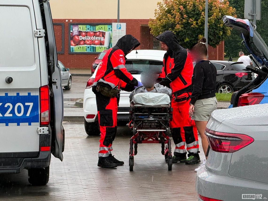 Zderzenie peugeota z motorowerem.17-latek trafił do szpitala Zderzenie peugeota z motorowerem.17-latek trafił do szpitala