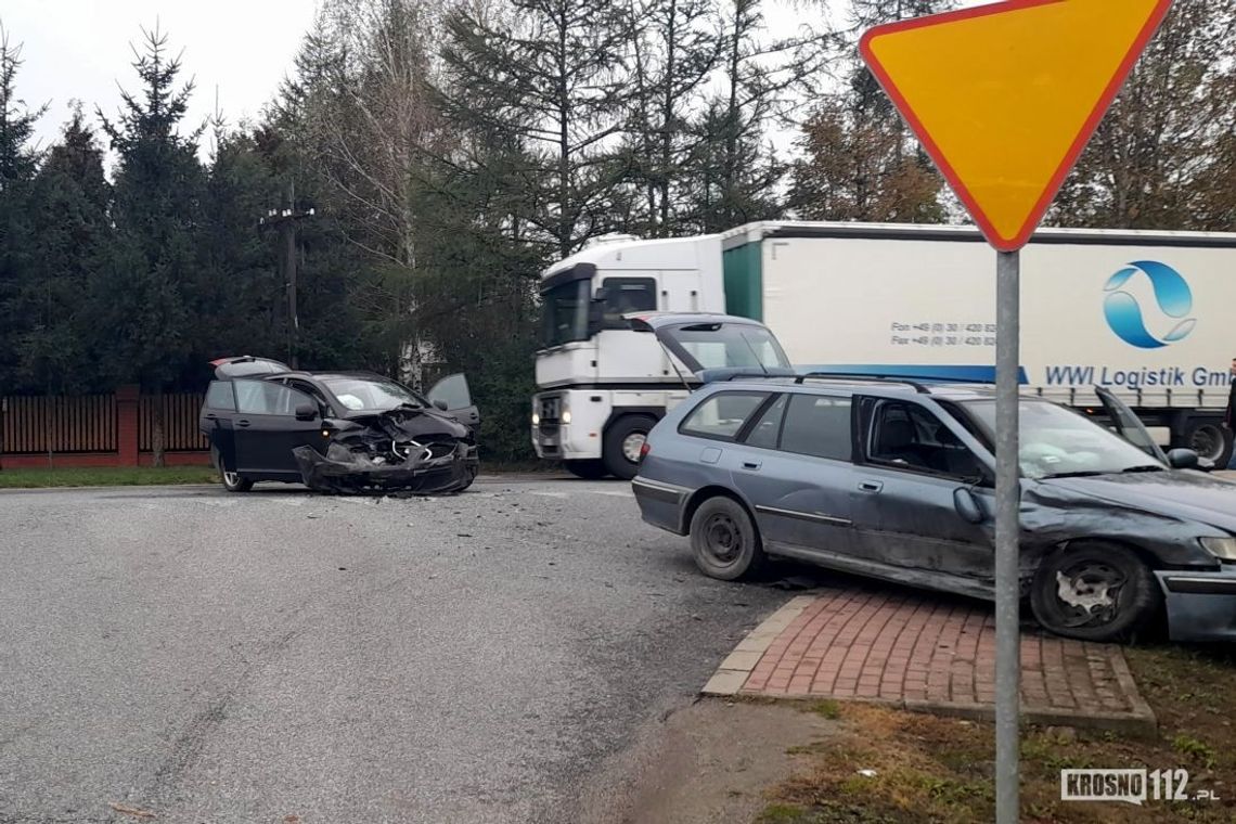Zderzenie pojazdów na skrzyżowaniu w Iwli
