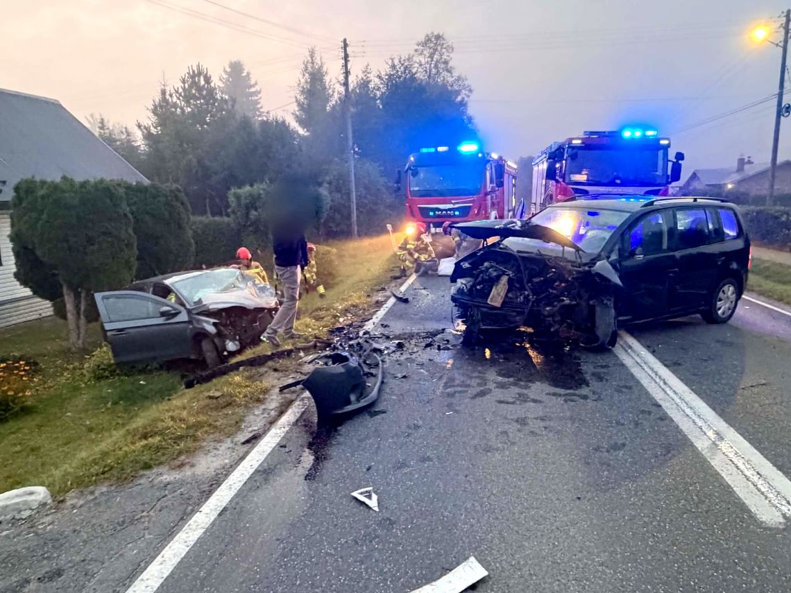 Zderzenie samochodów na DW990 w Ustrobnej Zderzenie samochodów na DW990 w Ustrobnej