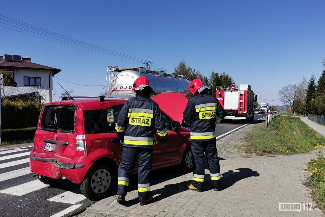 Zderzenie samochodów na krajowej 19. Ciężarówka wjechała w tył osobówki