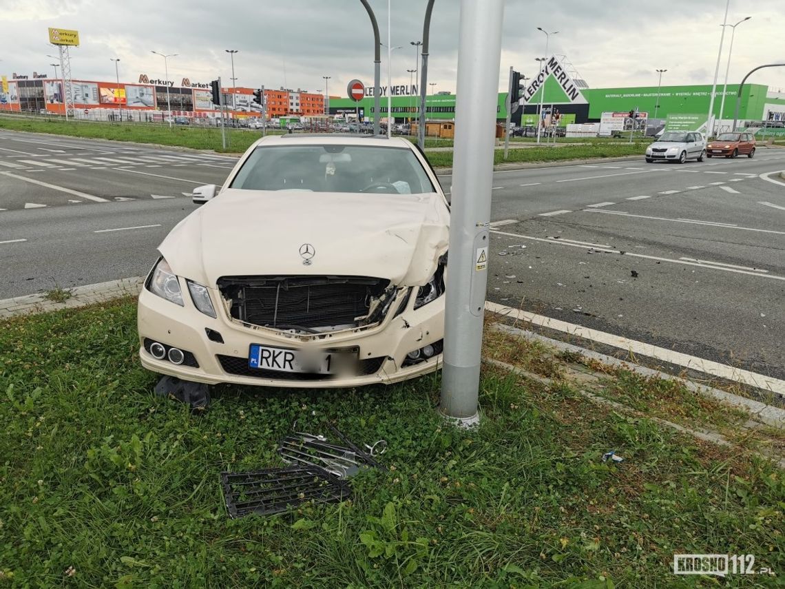 Zderzenie samochodów na skrzyżowaniu na ul. Bieszczadzkiej