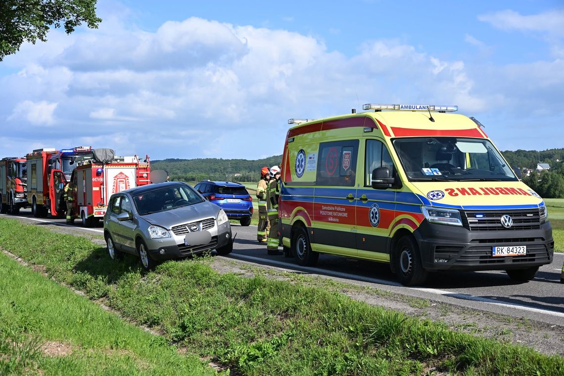 Zderzenie samochodów w Szebniach. Utrudnienia na DK28 Zderzenie samochodów w Szebniach. Utrudnienia na DK28
