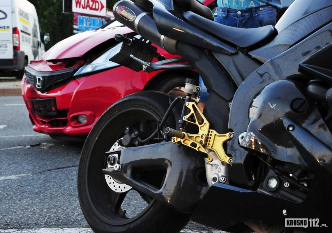 Zderzenie samochodu z motocyklem na Bieszczadzkiej [AKTUALIZACJA]
