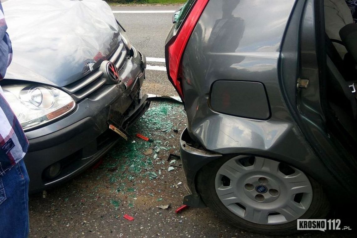 Zderzenie trzech pojazdów w Łężanach. Wypadek na DK19