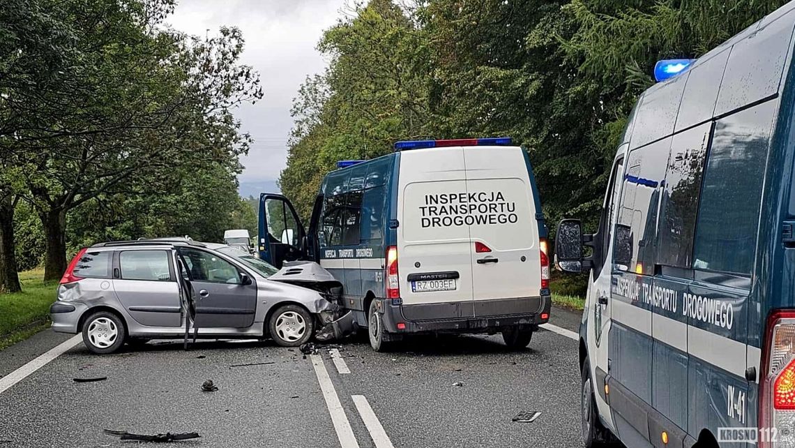 Zderzenie trzech samochodów na DK28 w Krośnie