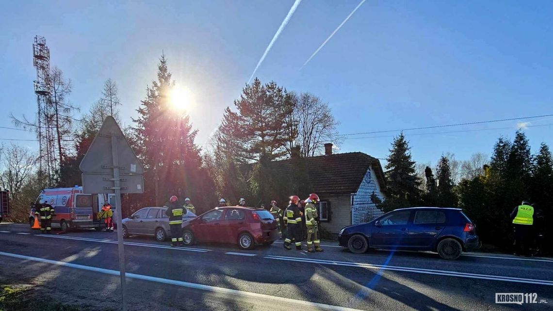 Zderzenie trzech samochodów na DK28 w Potoku