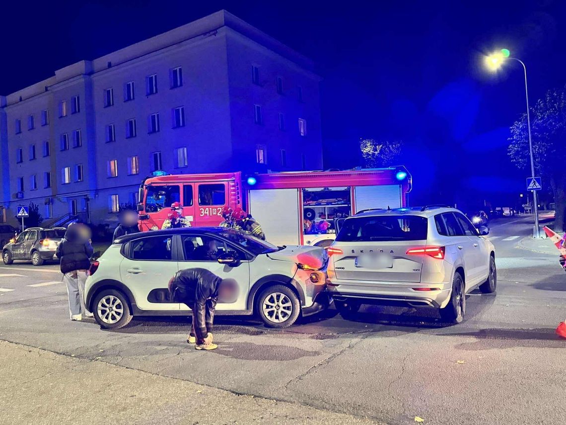 Zderzenie trzech samochodów na skrzyżowaniu w Krośnie