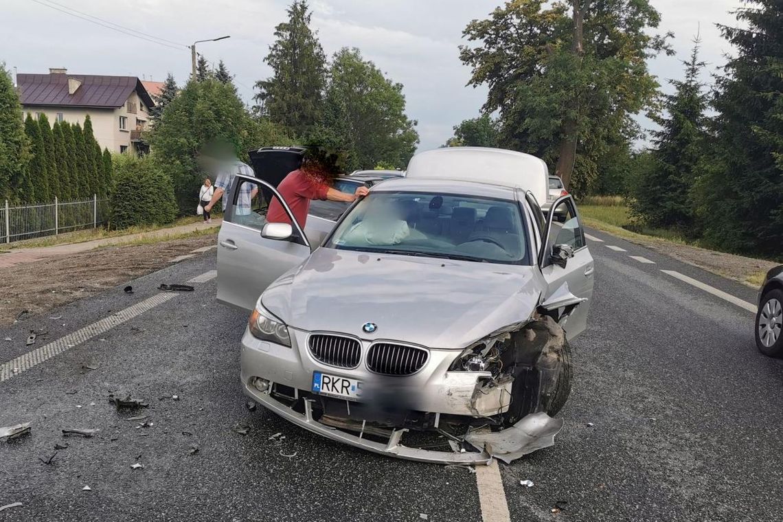 ? Zderzenie trzech samochodów na ul. Bema w Krośnie [AKTUALIZACJA]