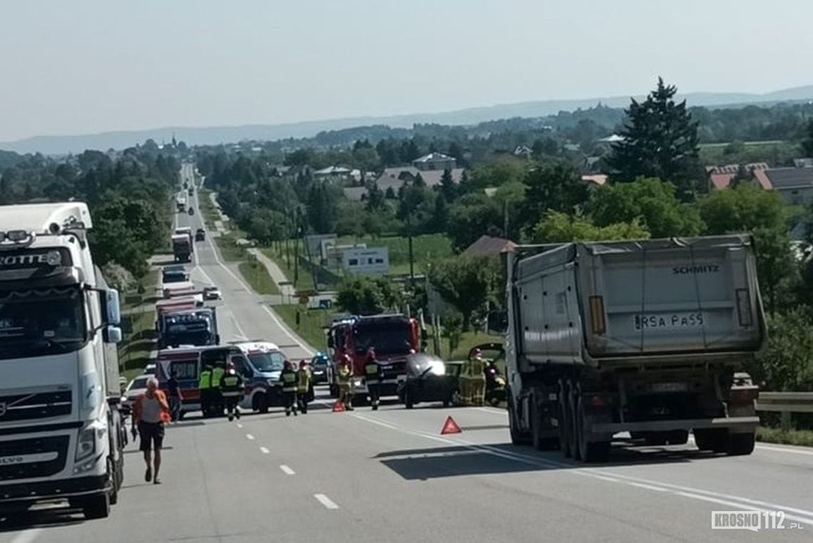 ? Zderzenie volkswagena i ciężarowego volvo na Rogowskiej